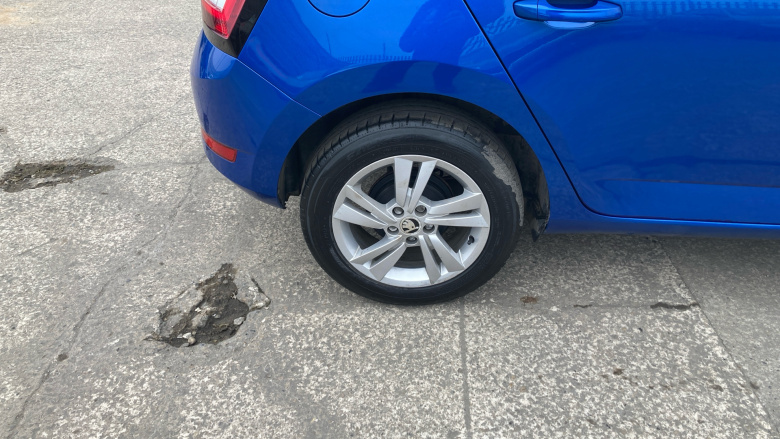 Skoda Fabia 1.0 MPI SE 5dr Petrol Hatchback